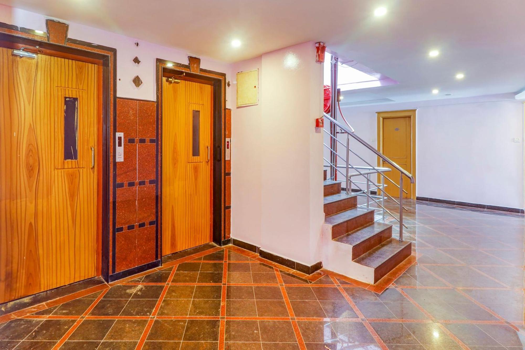 Super Collection O 77115 Vaishnavi Palace Hajdarabad Zewnętrze zdjęcie
